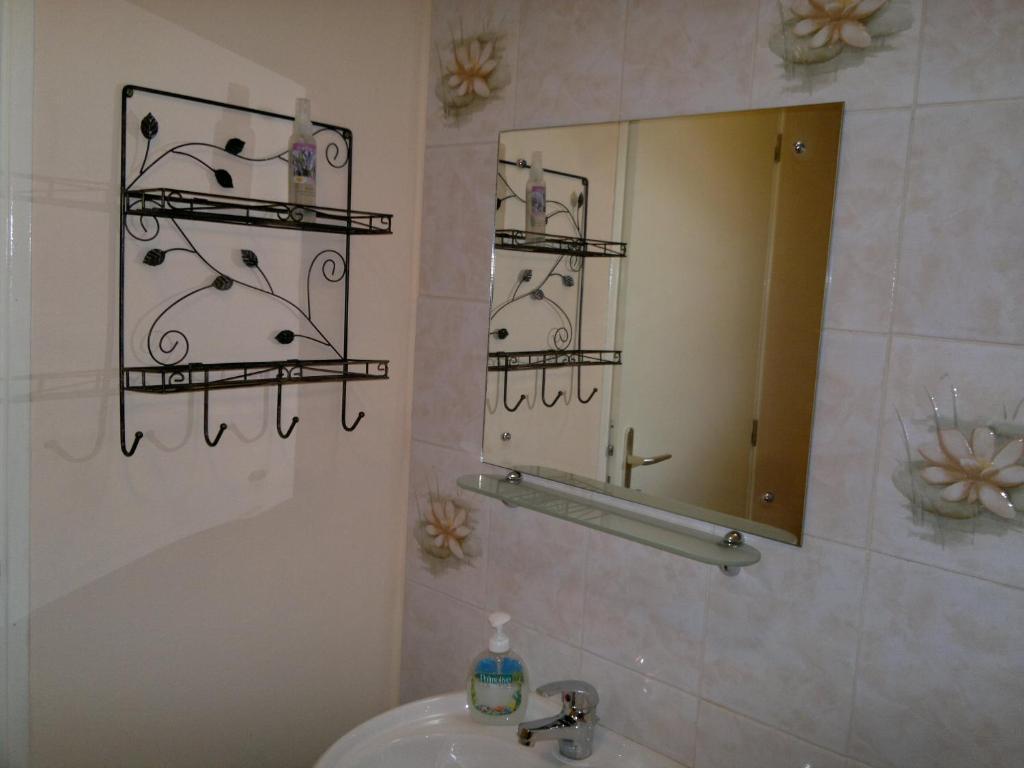 Bed and Breakfast La Maison Jaune Bouresse Exterior foto