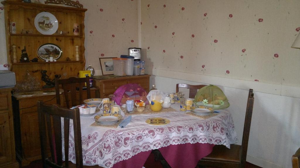 Bed and Breakfast La Maison Jaune Bouresse Exterior foto
