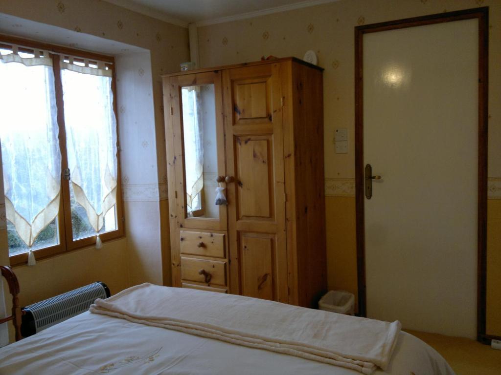 Bed and Breakfast La Maison Jaune Bouresse Exterior foto