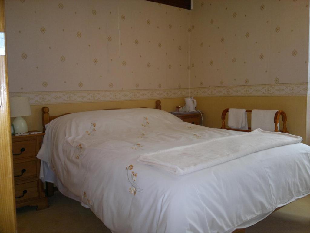Bed and Breakfast La Maison Jaune Bouresse Exterior foto
